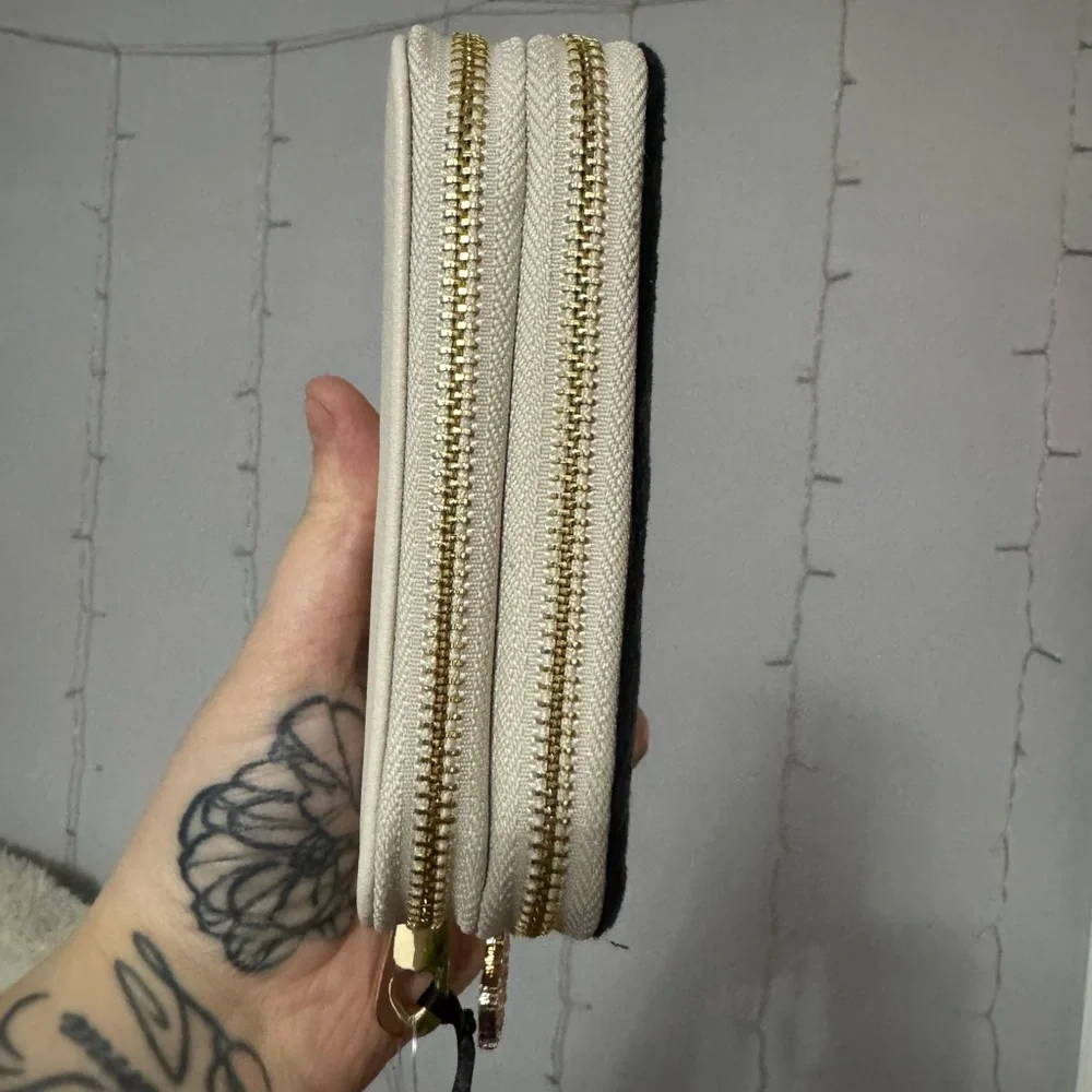 Juicy Couture Royal Embellished Black & Cream Wallet NWT - Picture 2 of 7